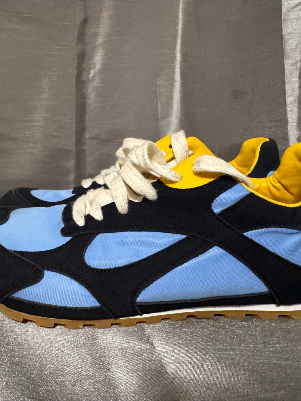 Sneakers Unisex Light Blue and Black Retro Runner with Yellow Accent - Picture 16 of 16